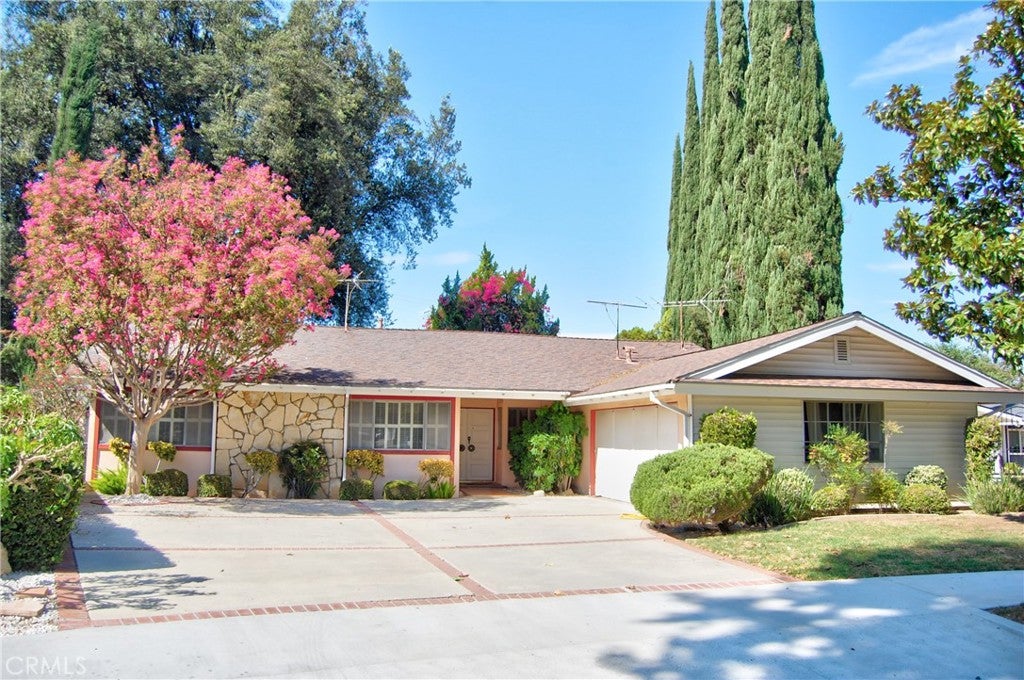 Photo of 23323 Ostronic PL, Los Angeles, CA 91367 (MLS # SR26184397)