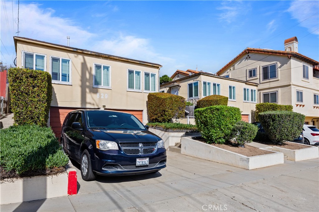 529 E Walnut