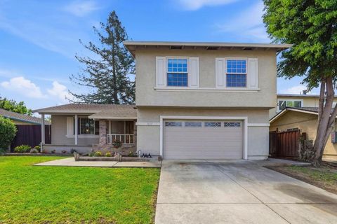 Photo of 7135 Yorktown Drive, Gilroy, CA 95020 (MLS # ML82042998)