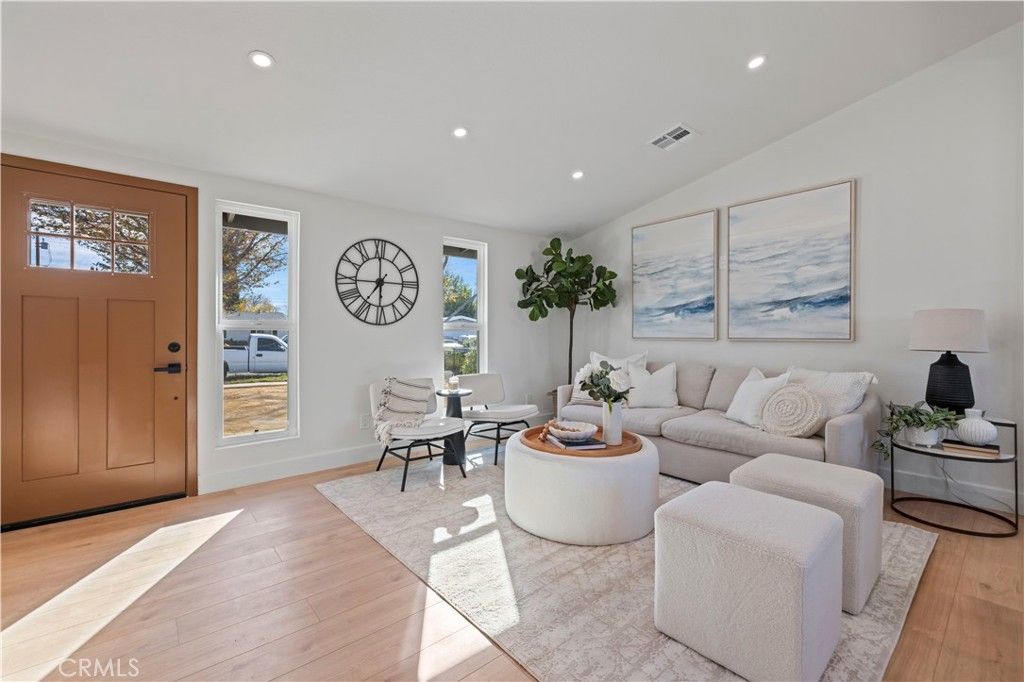 Photo of 19017 Drycliff Street, Canyon Country, CA 91351 (MLS # SR25278613)