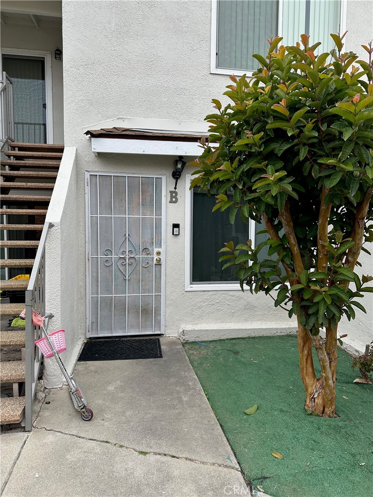 This beautiful 3 bedroom, 2 bathroom downstairs unit has been completely renovated over the last few years with new kitchen, bathrooms, laminate flooring, windows, and more. Tenant enters the property through a gate into a large community courtyard with grassy area. There is an on-site coin operated laundry room. The tenant will enjoy having an assigned one car garage and one open spot for parking. This property is well located near all that Costa Mesa has to offer, such as, The Camp, South Coast Plaza, The Lab, and the Harbor BLVD shopping corridor. There is also easy freeway access to 405, 55, and 73 fwys.