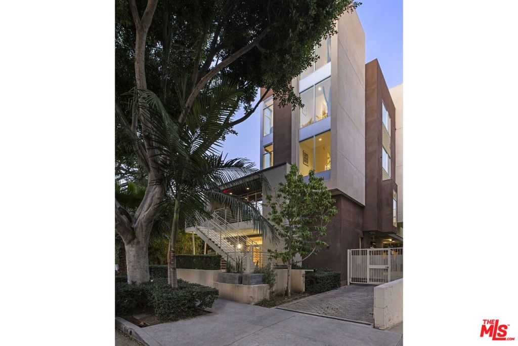 Photo of 944 N Stanley Avenue #1, West Hollywood, CA 90046 (MLS # 26645953)