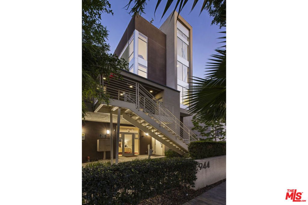 Photo of 944 N Stanley Avenue #1, West Hollywood, CA 90046 (MLS # 26645953)