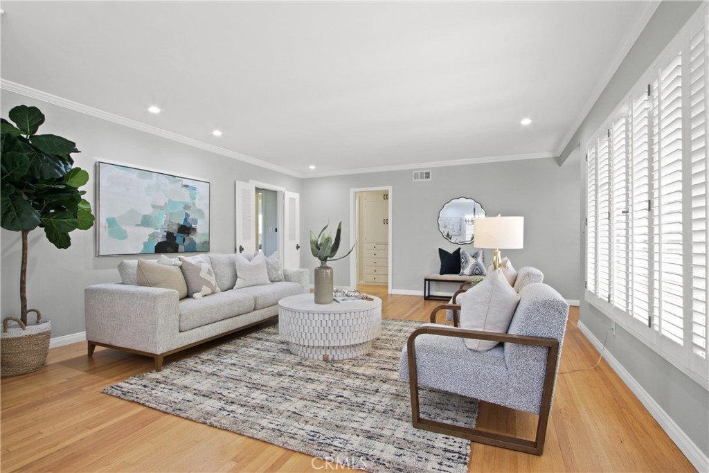 3853 Cedar Ave