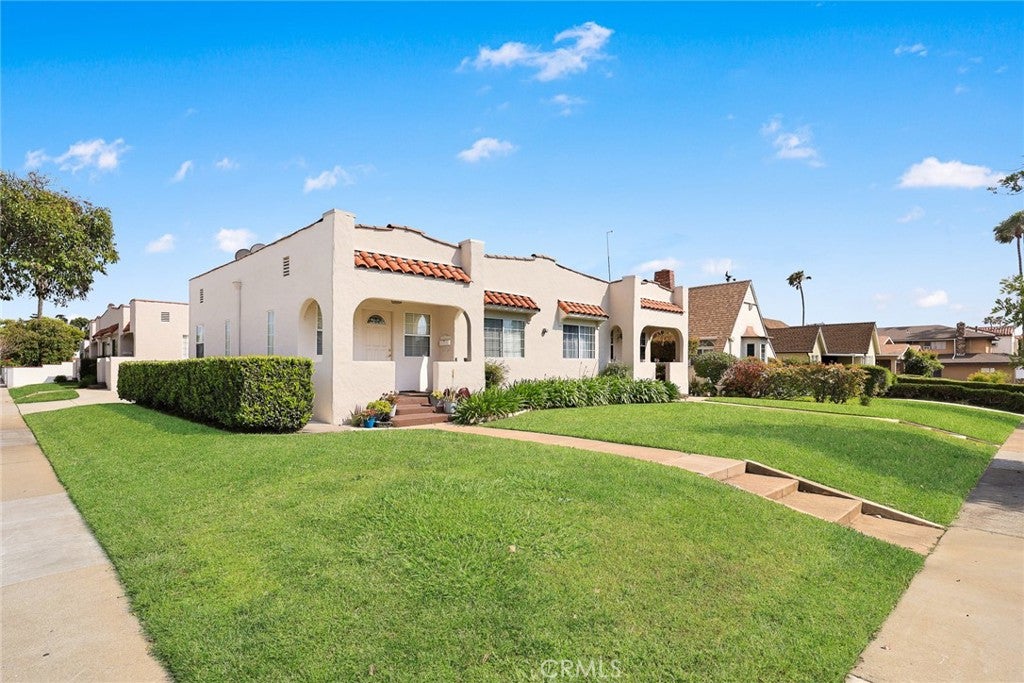 2306 W Alhambra Road