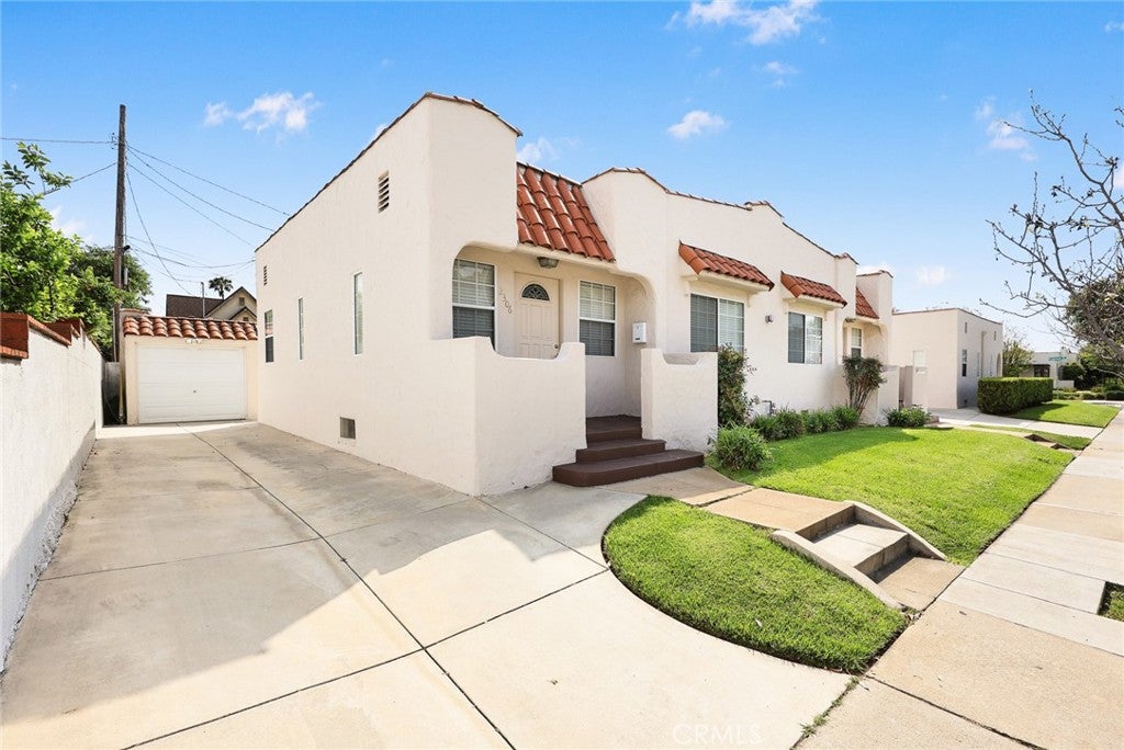 2306 W Alhambra Road