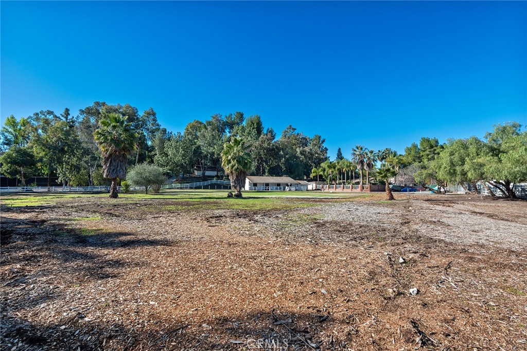 5546 PARADISE VALLEY Road