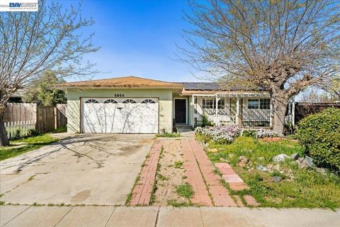 Photo of 5954 Running Hills Ave Ave, Livermore, CA 94551 (MLS # 41126863)