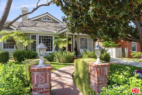 Photo of 16731 Morrison Street, Encino, CA 91436 (MLS # 26749459)