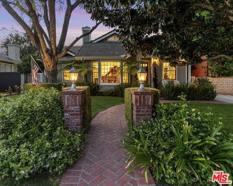Photo of 16731 Morrison Street, Encino, CA 91436 (MLS # 26749459)