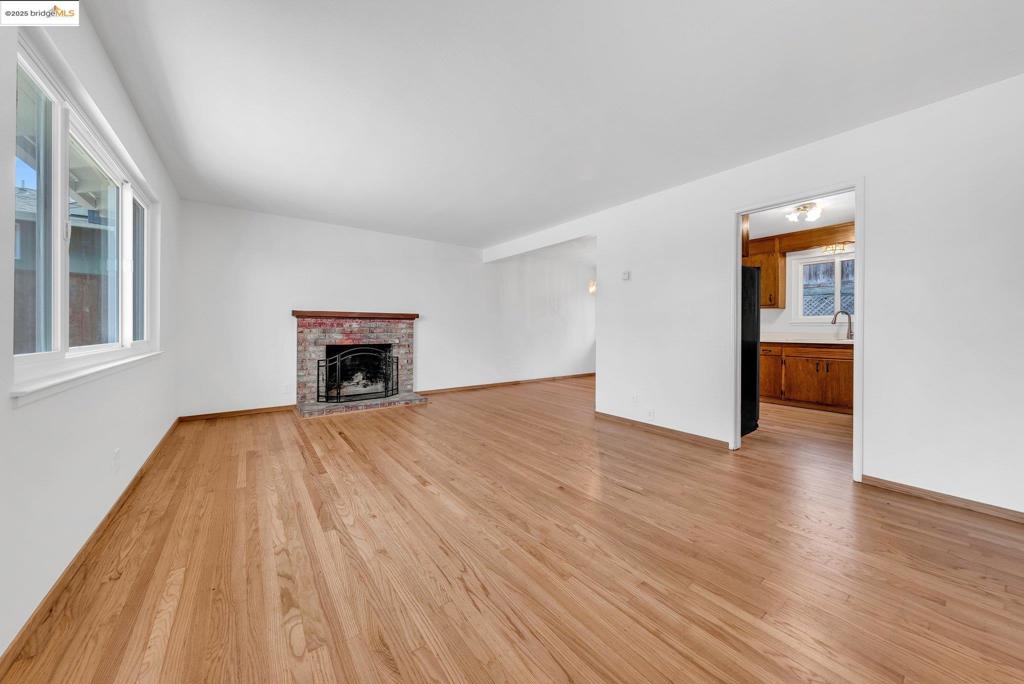 2211 Nina St