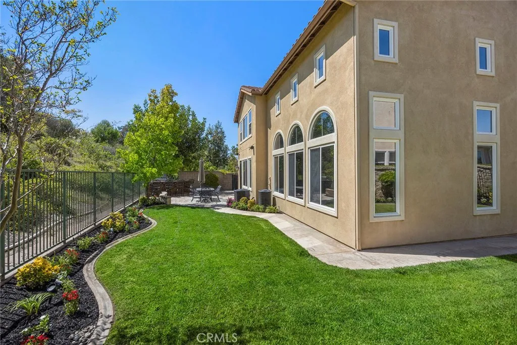 Anaheim Hills, California 92808, United States, 5 Bedrooms Bedrooms, ,4 BathroomsBathrooms,Residential,Pending,206419