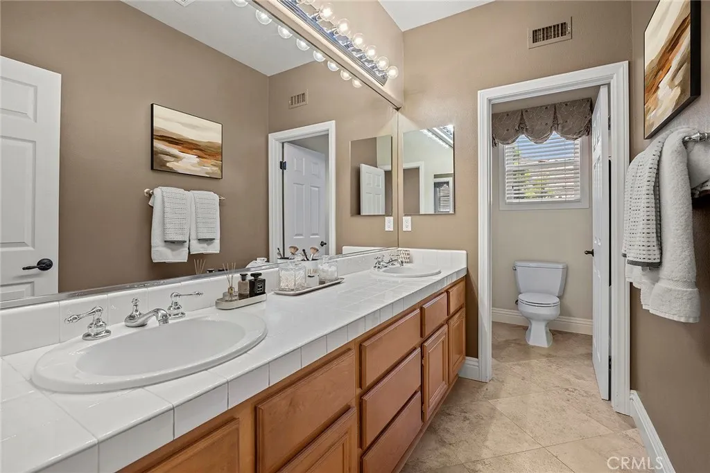 Anaheim Hills, California 92808, United States, 5 Bedrooms Bedrooms, ,4 BathroomsBathrooms,Residential,Pending,206419