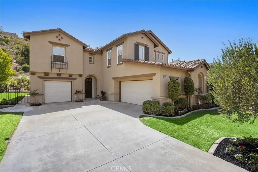Anaheim Hills, California 92808, United States, 5 Bedrooms Bedrooms, ,4 BathroomsBathrooms,Residential,Pending,206419