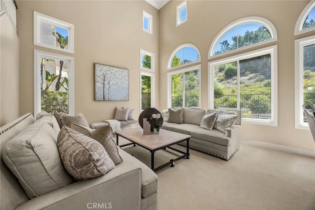 Anaheim Hills, California 92808, United States, 5 Bedrooms Bedrooms, ,4 BathroomsBathrooms,Residential,Pending,206419