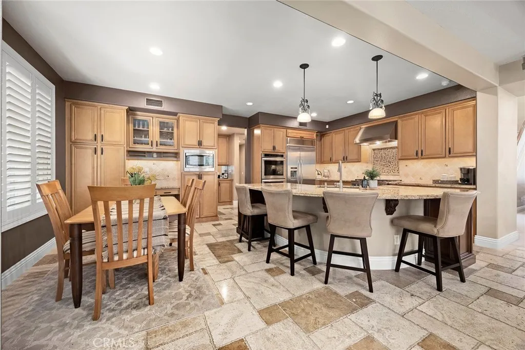 Anaheim Hills, California 92808, United States, 5 Bedrooms Bedrooms, ,4 BathroomsBathrooms,Residential,Pending,206419