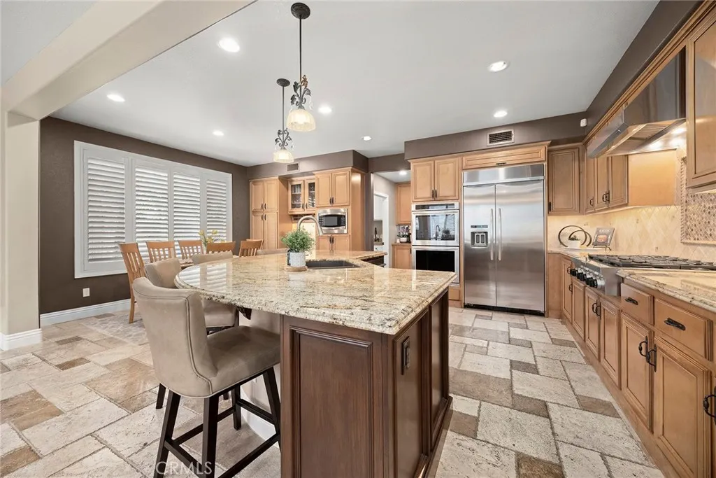 Anaheim Hills, California 92808, United States, 5 Bedrooms Bedrooms, ,4 BathroomsBathrooms,Residential,Pending,206419