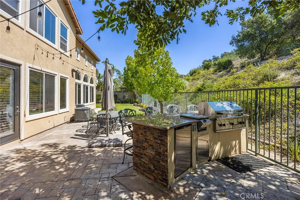 Anaheim Hills, California 92808, United States, 5 Bedrooms Bedrooms, ,4 BathroomsBathrooms,Residential,Pending,206419