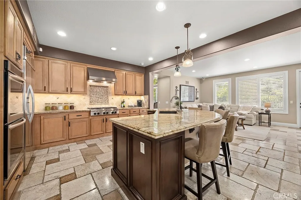 Anaheim Hills, California 92808, United States, 5 Bedrooms Bedrooms, ,4 BathroomsBathrooms,Residential,Pending,206419