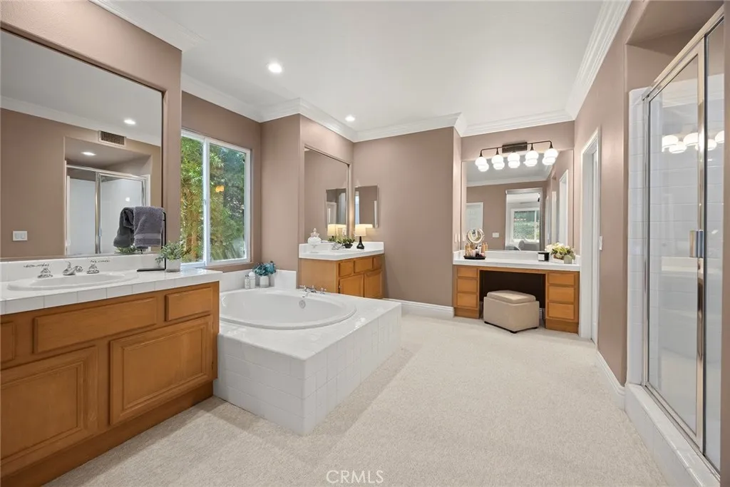 Anaheim Hills, California 92808, United States, 5 Bedrooms Bedrooms, ,4 BathroomsBathrooms,Residential,Pending,206419