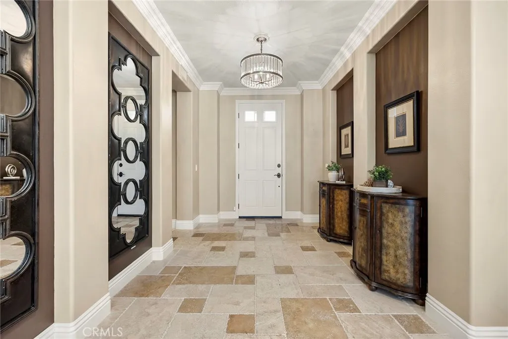 Anaheim Hills, California 92808, United States, 5 Bedrooms Bedrooms, ,4 BathroomsBathrooms,Residential,Pending,206419