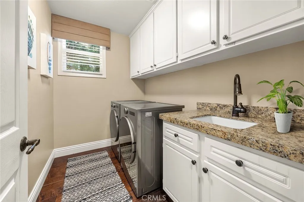 Anaheim Hills, California 92808, United States, 5 Bedrooms Bedrooms, ,4 BathroomsBathrooms,Residential,Pending,206419