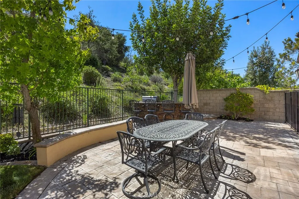 Anaheim Hills, California 92808, United States, 5 Bedrooms Bedrooms, ,4 BathroomsBathrooms,Residential,Pending,206419