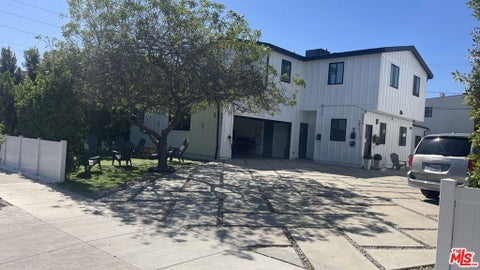 Photo of 5819 Cleon Avenue, North Hollywood, CA 91601 (MLS # 26102649)