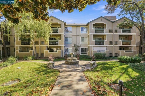 Photo of 2550 Oak Rd #111, Walnut Creek, CA 94597 (MLS # 41151263)