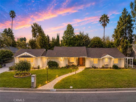 Photo of 19117 Marilla Street, Northridge, CA 91324 (MLS # SR26179448)