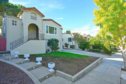 Photo of 215 Pomona St ST, Crockett, CA 94525 (MLS # 41151893)