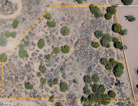 10624 Cedar Street Oak Hills CA 92344