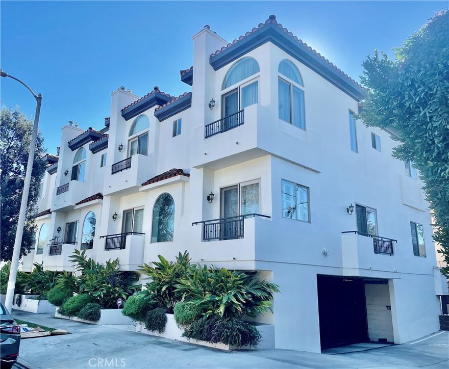 Beautiful natural light fills this luxury 3 bedroom end unit in prime Valley Village location. Front door on Hesby Street set back from Colfax. Rare 5 unit building. High ceilings, hardwood floors and an open concept living/dining room area. Kitchen includes stainless steel appliances, granite countertops and opens to dining area. Living room with fireplace and balcony. Great master bedroom with high ceilings, a second fireplace and walk-in closet. Master bathroom has dual sinks, soaking tub and walk-in shower. Roof top terrace with views and a large basement for storage. Indoor laundry. Two parking spaces in gated garage.