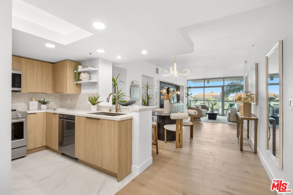 13700 Marina Pointe Drive