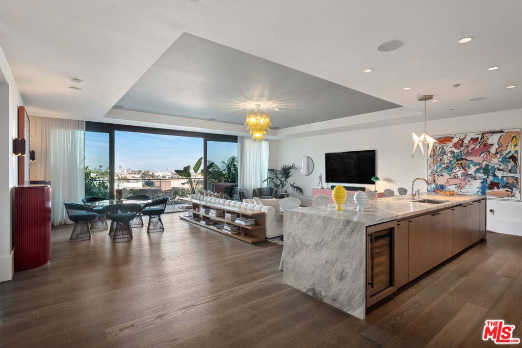8420 W Sunset Boulevard 504