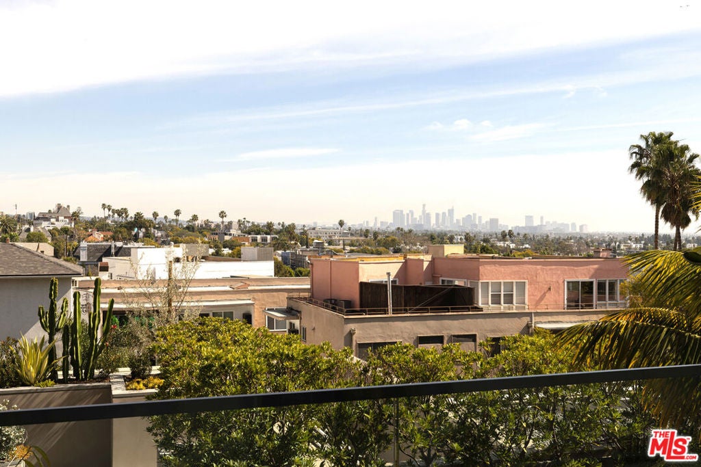 8420 W Sunset Boulevard 504