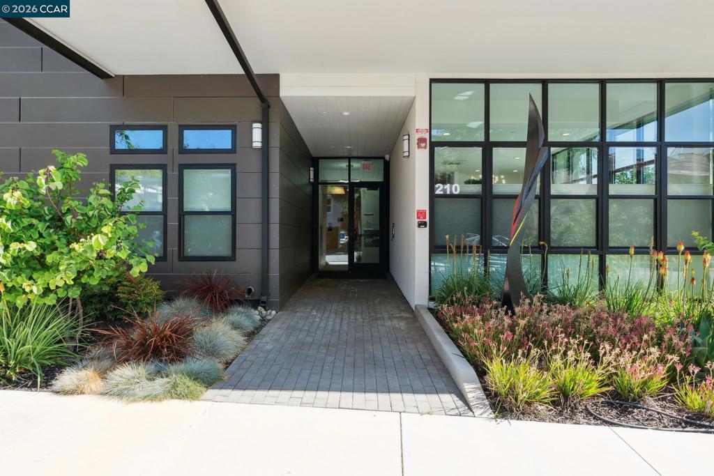 210 Lafayette Circle 101