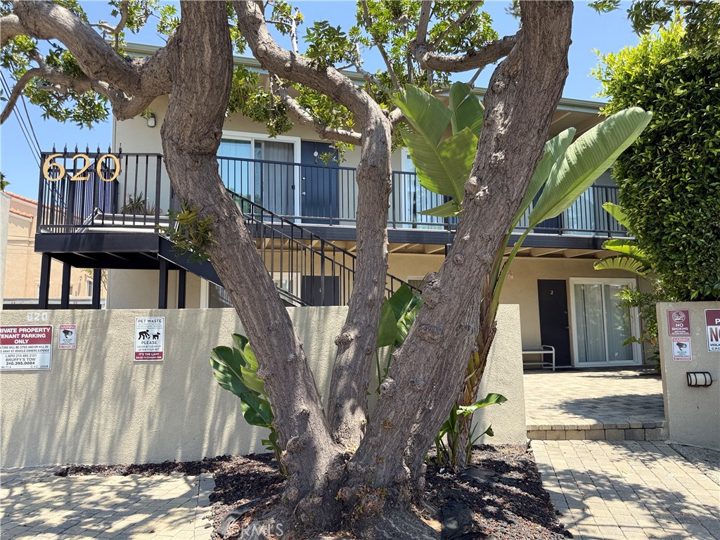 Charming studio in a Prime Location! This bright and well-maintained 1 bed / 1 bath unit offers comfortable living in a desirable neighborhood. Rent includes water and trash, plus one assigned parking space for added convenience. Enjoy access to community amenities such as a sparkling pool, on-site laundry, and beautifully landscaped grounds. Ideally located near Washington Blvd, Freedom Park, and a variety of shopping and dining destinations. Don’t miss out on this great opportunity to call this lovely space home!