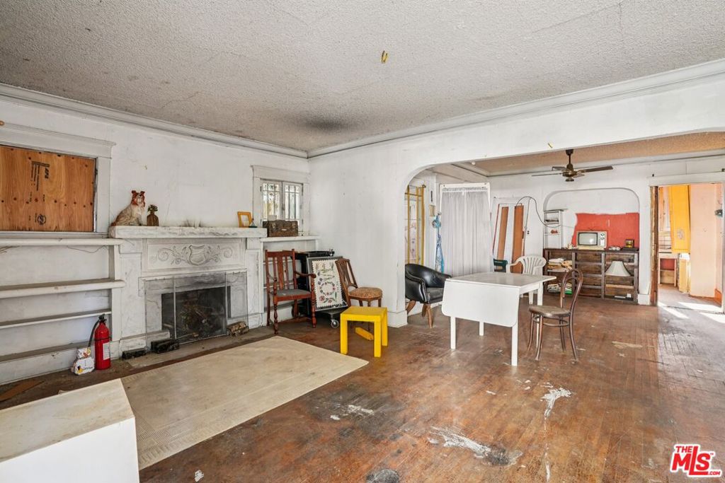 935 N Gardner Street