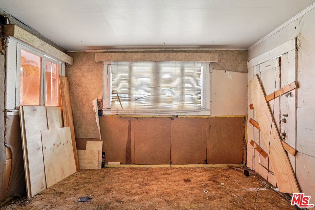 935 N Gardner Street