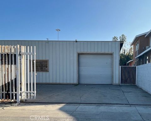 Photo of 1724 W 2nd St, Santa Ana, CA 92703 (MLS # TR25274410)
