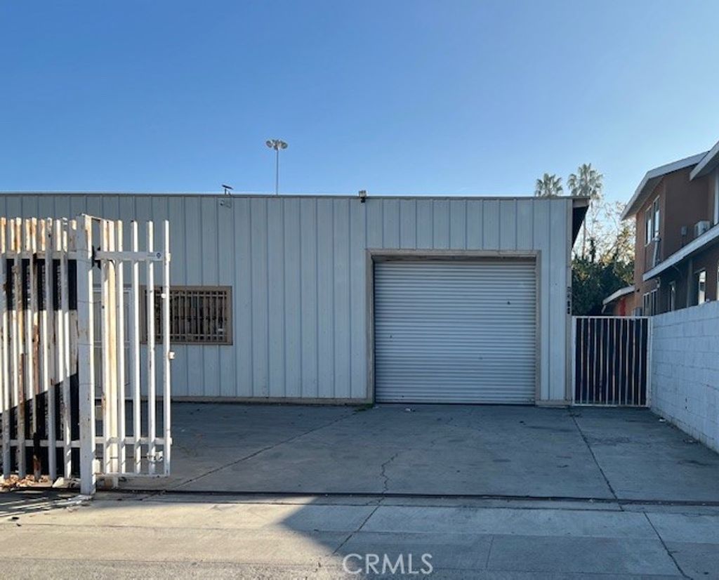 Photo of 1724 W 2nd St, Santa Ana, CA 92703 (MLS # TR25274410)