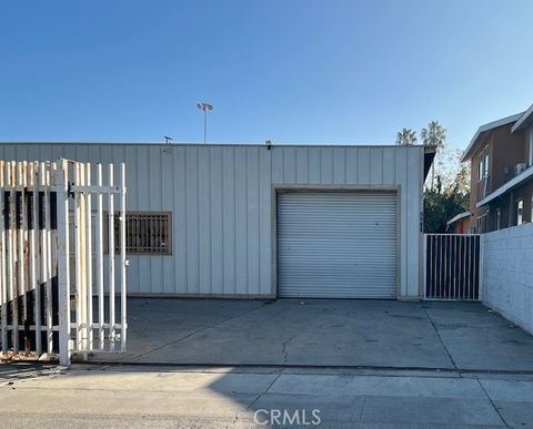 Photo of 1724 W 2nd St, Santa Ana, CA 92703 (MLS # TR25274410)
