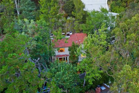 Photo of 10055 Reevesbury Drive Dr, Beverly Hills, CA 90210 (MLS # SB26040400)