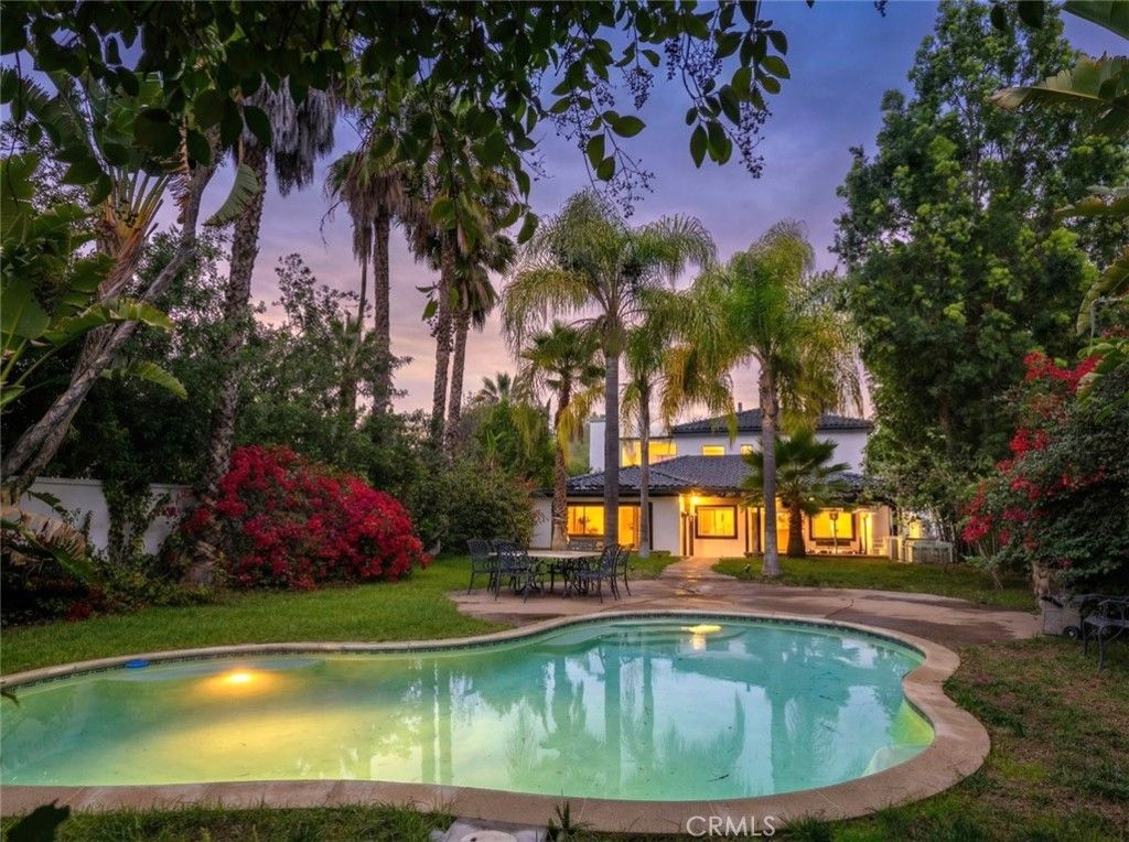 Photo of 5157 Avenida Oriente, Tarzana, CA 91356 (MLS # GD26000851)