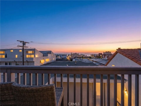 Photo of 331 Manhattan Avenue, Hermosa Beach, CA 90254 (MLS # SB26162248)