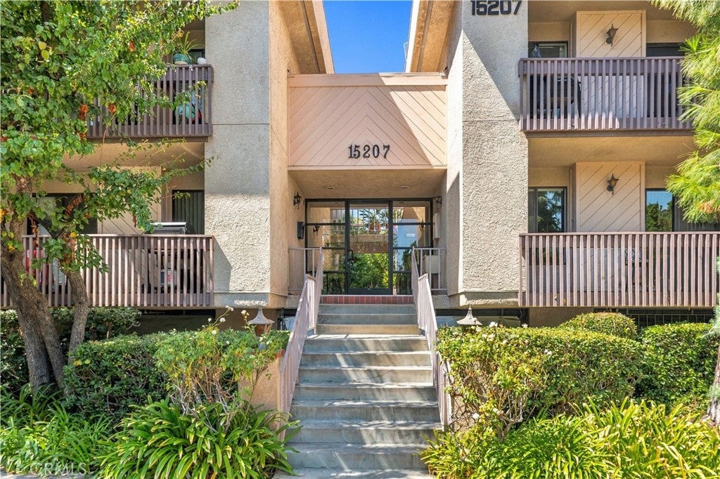 15207 Magnolia Boulevard 119