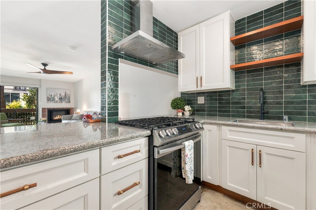 15207 Magnolia Boulevard 119