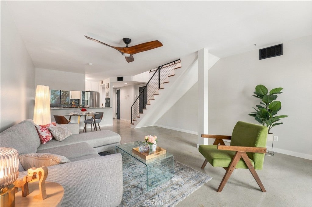 15207 Magnolia Boulevard 119