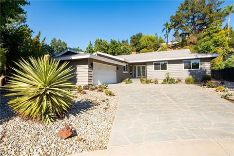 Photo of 4240 Kingfisher Road, Calabasas, CA 91302 (MLS # SR25166883)